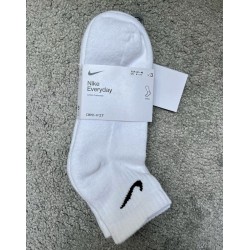 Nike Everyday Essential