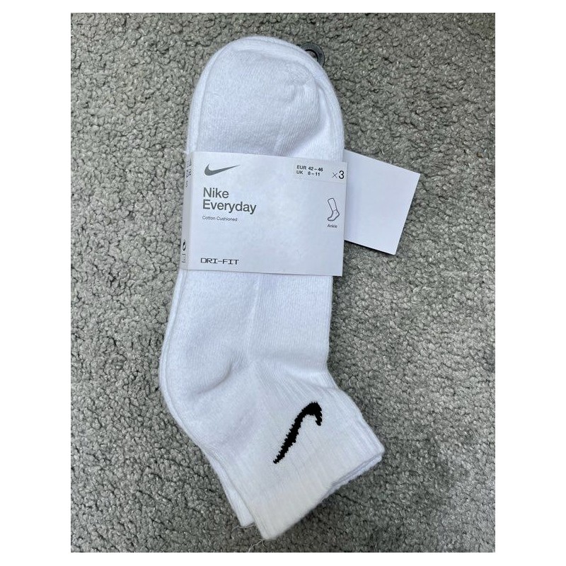 Nike Everyday Essential